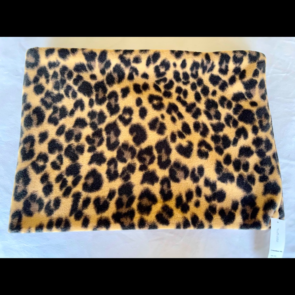 🔵 Old Navy Cheetah Print Neck Warmer